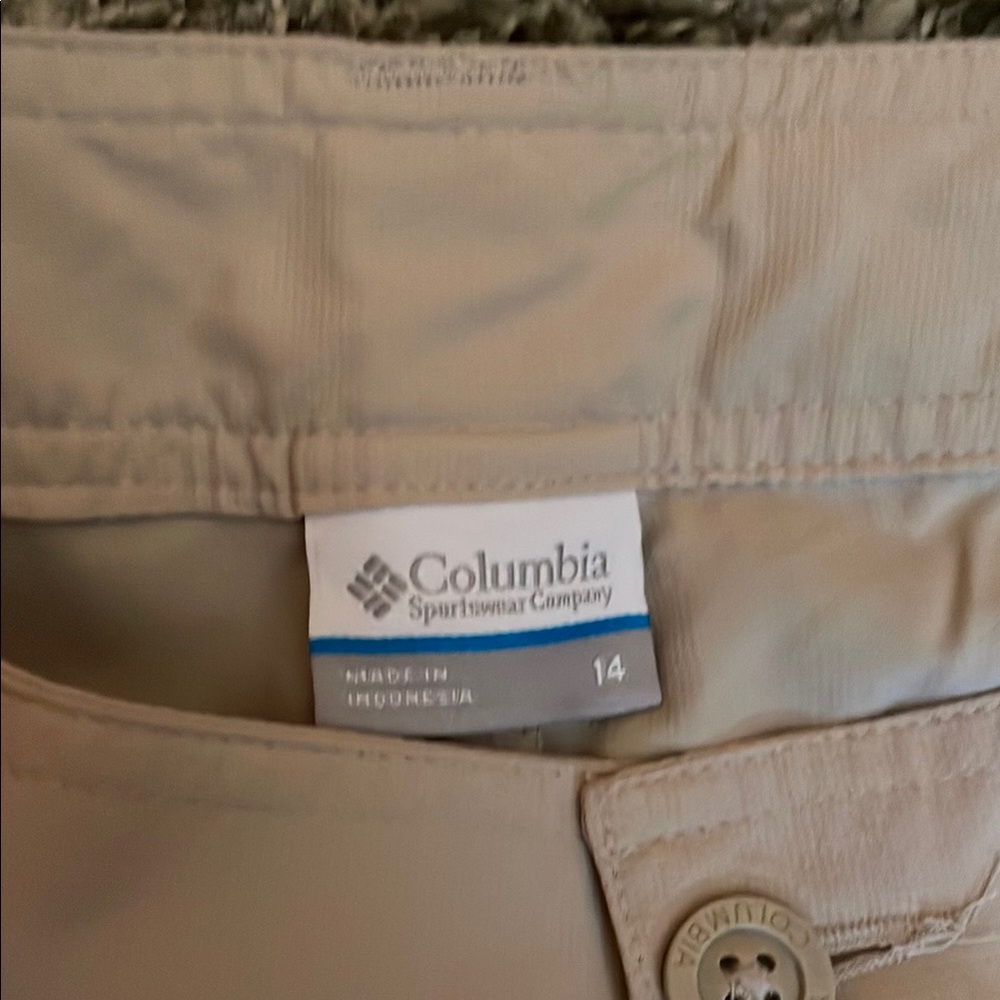 Columbia Women's Shorts - Picture 5 of 5